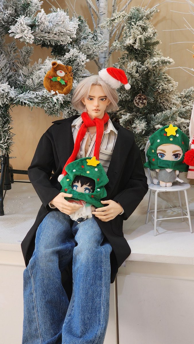 <a href="/dollsabi1204/">아딜엔더 구하는 강우니(성게)</a> <a href="/gyuewool_bjd/">wjd겨울(반동결)</a> 드디어 올린다!!!전에 비터스윗 갔을때 미리 찍어둔 사진이랍니다✨️다들 메리크리스마스!!🎅

하 크리스마스날 일하는사람이 여기있어요 살려줘요 퇴근할래요ㅠㅠ