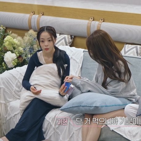 Ruoruosho9's tweet image. 3 สาวน่ารักมากๆ 🐰🐱! ฟังแม่นะมิน จีฮยอนกับยุนนยองจริงใจที่สุดแล้วลูก ละทำไมห้องของ mk &amp;amp; yy ไม่มี 3 เตียงนะ อยากให้ทั้ง 3 เป็นรูมเมทกันที่ญี่ปุ่น นอกรายการนัดเจอกันบ่อยๆน๊า อยากเห็นทั้งสามสนิทกันเหมือนสาวๆซซ.ก่อนง่ะ ㅠㅡㅠ #exchange4 #TransitLove4