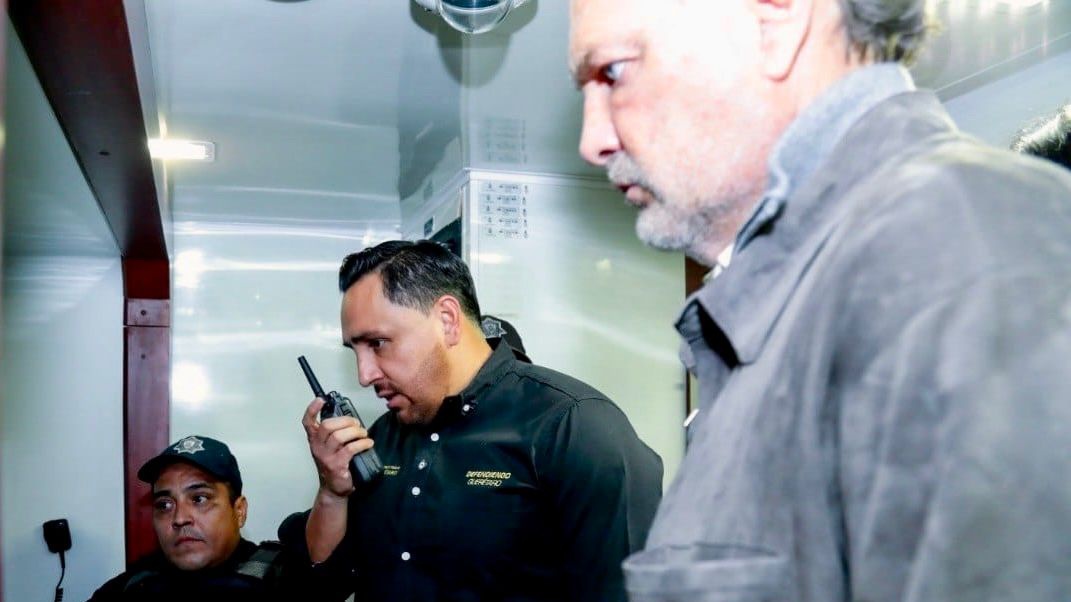 Esta #Navidad, cuando las familias se reúnen para celebrar en sus hogares, hay quienes eligen proteger y servir: nuestras y nuestros policías.

Hoy, junto al gobernador <a href="/makugo/">Mauricio Kuri</a> y al Fiscal General, Víctor de Jesús, reconocimos el trabajo de la <a href="/POESQro/">POES Querétaro</a> en los recorridos por