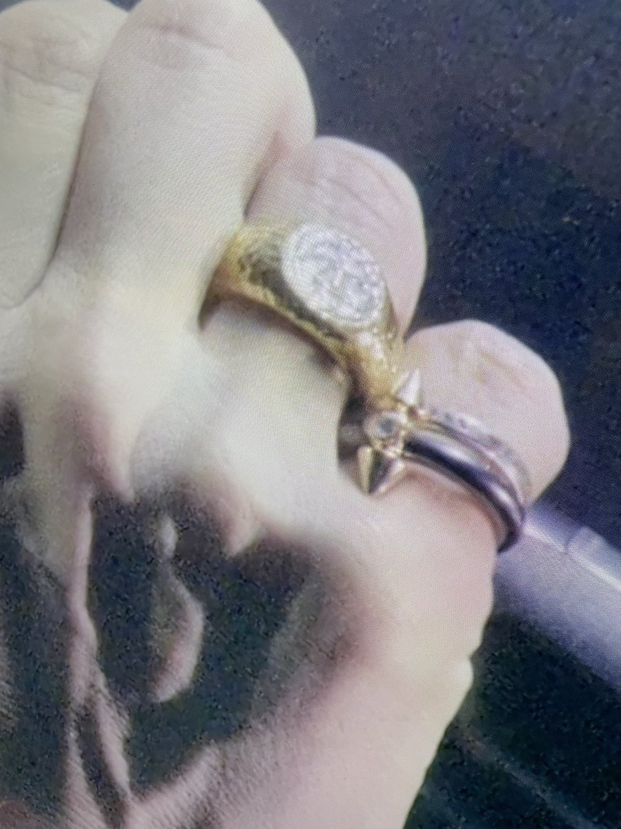 anna_0510_'s tweet photo. 桜井さんの右手の薬指の指輪めっちゃ可愛いこれどこのブランドなんだろう、高いよねぇきっと🥹ほしい🥹さんたさぁん🥹 https://t.co/LXbDBixMSD