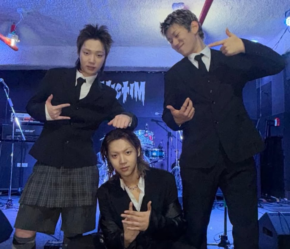 wtbcatgirls's tweet image. wrong group non oomf thats hrtz.wav, this is poser. anyway stream S.U.N.G.I.R.L. by poser 😼😼