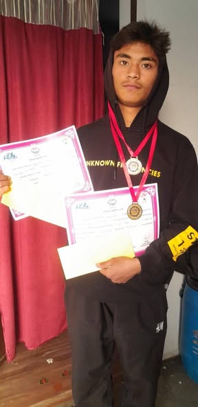 गौरवपूर्ण उपलब्धि | सांसद खेल महोत्सव
सरस्वती विद्या मंदिर इंटर कॉलेज, सेक्टर–02, भेल रानीपुर (हरिद्वार) के छात्र अखिल नेगी (कक्षा 9A) ने अंडर–14 वर्ग में 100 मीटर व 600 मीटर दौड़ में प्रथम स्थान प्राप्त किया।
#SansadKhelMahotsav #VidyaBharati
sansadkhelmahotsav.in