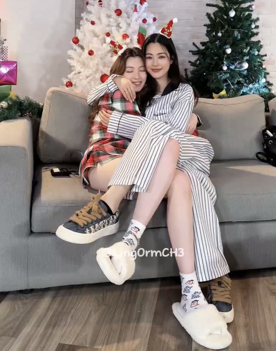 nongplaaaaa's tweet image. ห๊าาาาาาาา เลยหรอคะหลิงออม เลยหรอคะลูก แปลก ๆ นะคะดารา คนที่แฮปปี้กับการทำงานที่สุดด