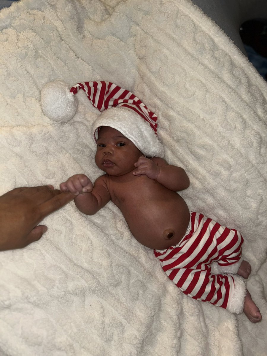 PrettiassC's tweet image. First Christmas 🥹🎄