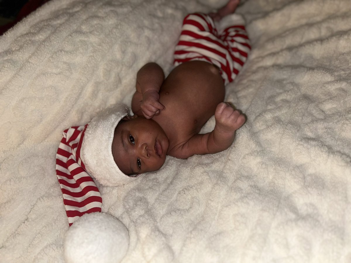 PrettiassC's tweet image. First Christmas 🥹🎄