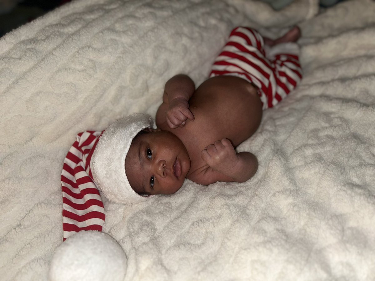 PrettiassC's tweet image. First Christmas 🥹🎄