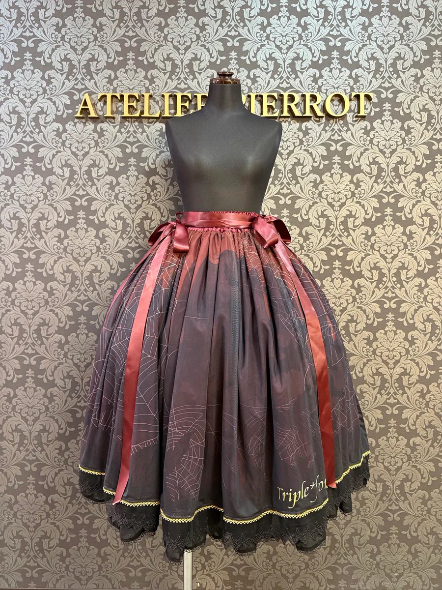 🕸Triple fortune🕸 蜘蛛の巣柄スカート ￥18,590(税込) レッド/ブルー