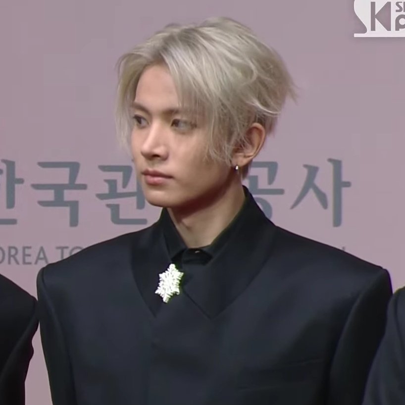EVAN01ACE's tweet photo. OH MY GOD SILVER HAIR HEESEUNG 😭😭 https://t.co/JNMT7BkwNV