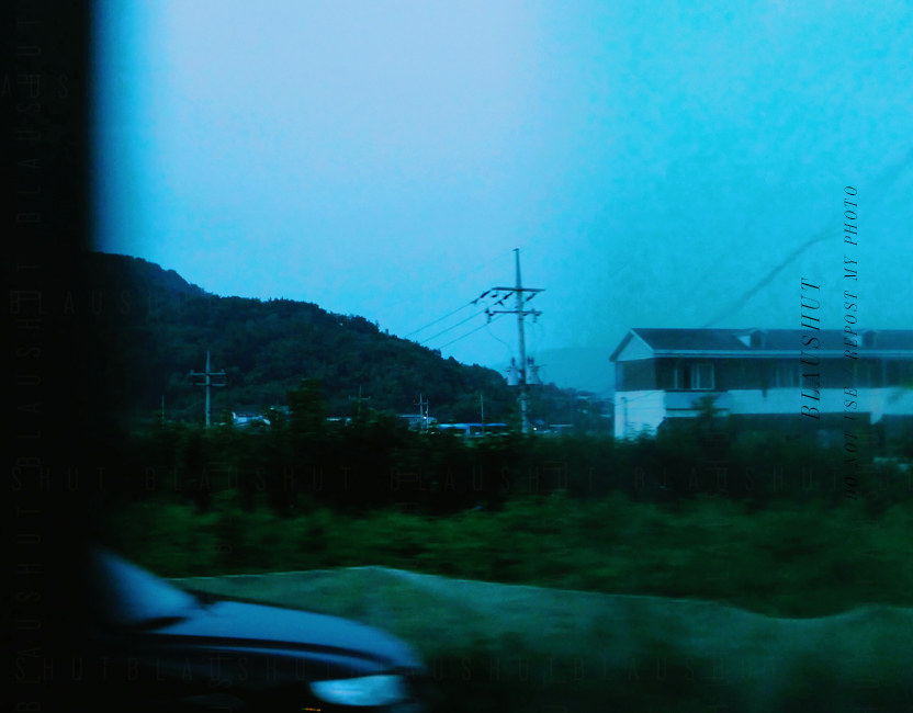 blaushut's tweet photo. 시골 버스의 창가 https://t.co/bnBAFxKNxb