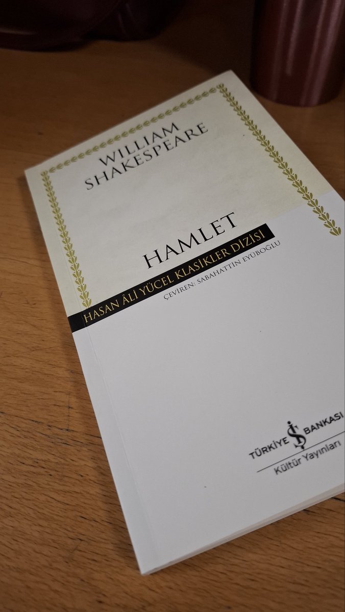 reiia00's tweet photo. yesterday was a hamlet day for me. https://t.co/rooye6jGsg