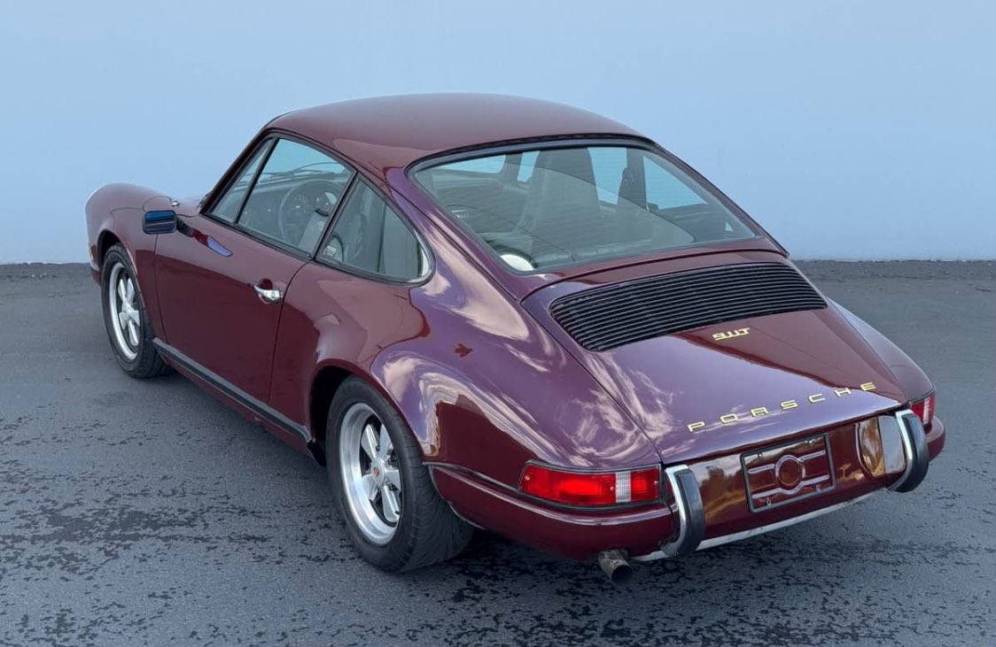 swagger_works's tweet photo. #スワガーワークス
#本日のUsedCarMarket

【1971 ポルシェ 911T】

71年ポルシェ911！
色もバーガンディでオシャレ！
2.2L 5MT

横浜港まで輸送費込みで1600万円！
税金、整備、登録費別！

公式ラインも是非登録お願い致します🙏 https://t.co/5JTiPnVrDP
