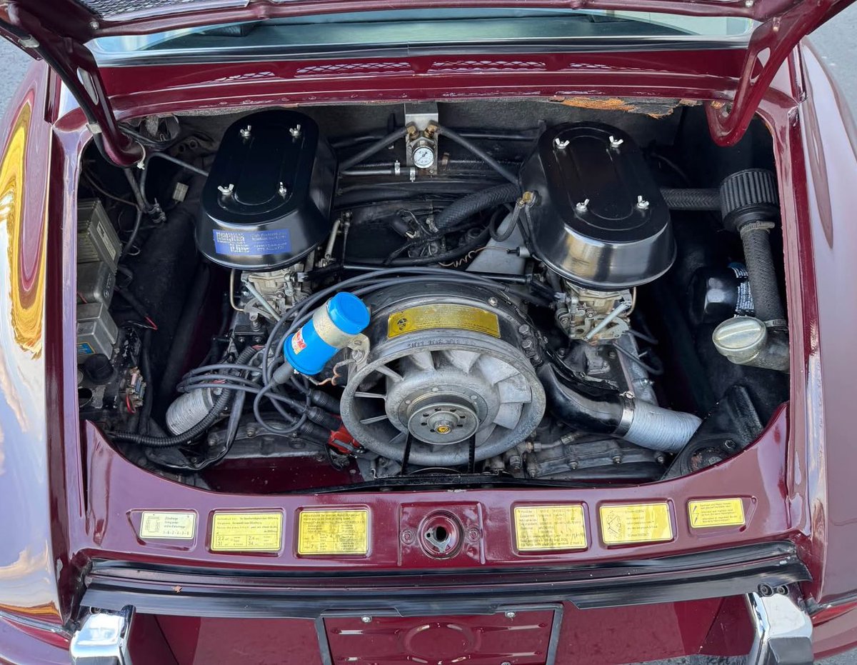 swagger_works's tweet photo. #スワガーワークス
#本日のUsedCarMarket

【1971 ポルシェ 911T】

71年ポルシェ911！
色もバーガンディでオシャレ！
2.2L 5MT

横浜港まで輸送費込みで1600万円！
税金、整備、登録費別！

公式ラインも是非登録お願い致します🙏 https://t.co/5JTiPnVrDP