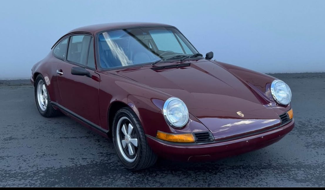 swagger_works's tweet photo. #スワガーワークス
#本日のUsedCarMarket

【1971 ポルシェ 911T】

71年ポルシェ911！
色もバーガンディでオシャレ！
2.2L 5MT

横浜港まで輸送費込みで1600万円！
税金、整備、登録費別！

公式ラインも是非登録お願い致します🙏 https://t.co/5JTiPnVrDP