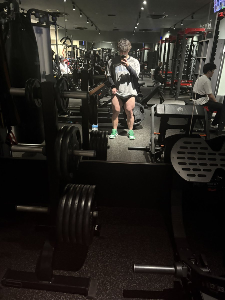 クリスマスは黙って脚トレ🦵

#MerryChristmas #筋トレ #脚トレ #生存確認