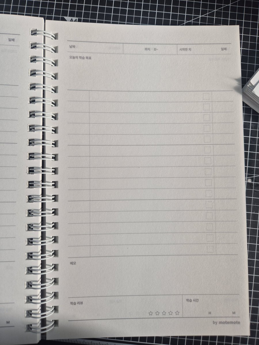 mong_948's tweet image. 걍 바로 다이소 가서 사옴
필사노트 / 외국어 / 스터디 플래너