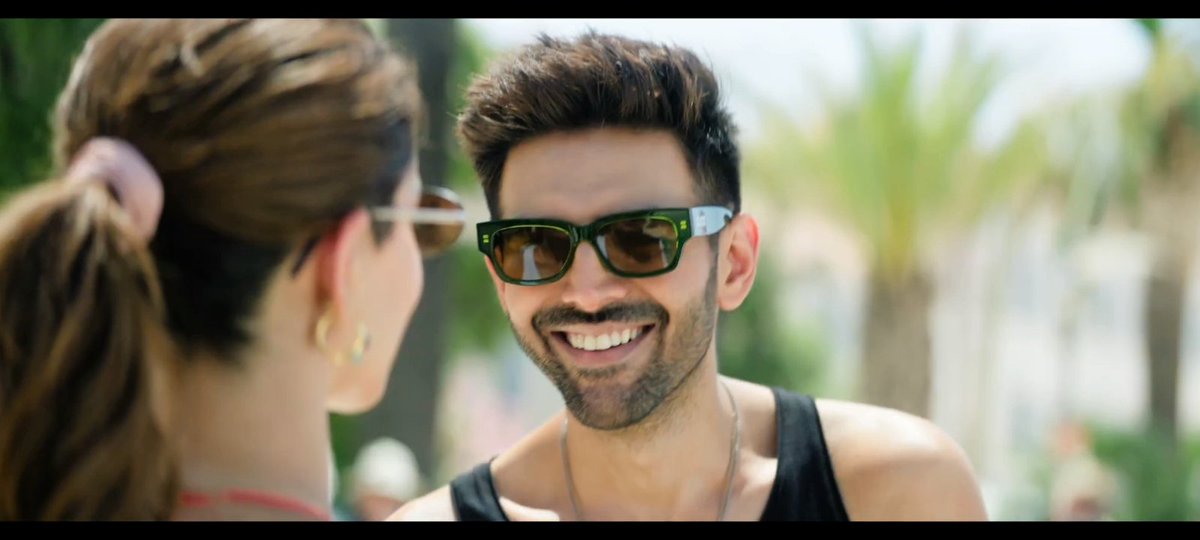 kartikeuphoria's tweet photo. 7 Reasons to Watch #TuMeriMainTeraMainTeraTuMeri🧵✨

1. Kartik Aaryan’s comeback in Rom-Com Genre 💌
#KartikAaryan returns to his comfort zone with a full-fledged Rom-Com bringing back the Charm, Humor &amp; Relatability✨
@TheAaryanKartik This one feels like a True Homecoming❤️🧿 https://t.co/lbn9AnsKUq