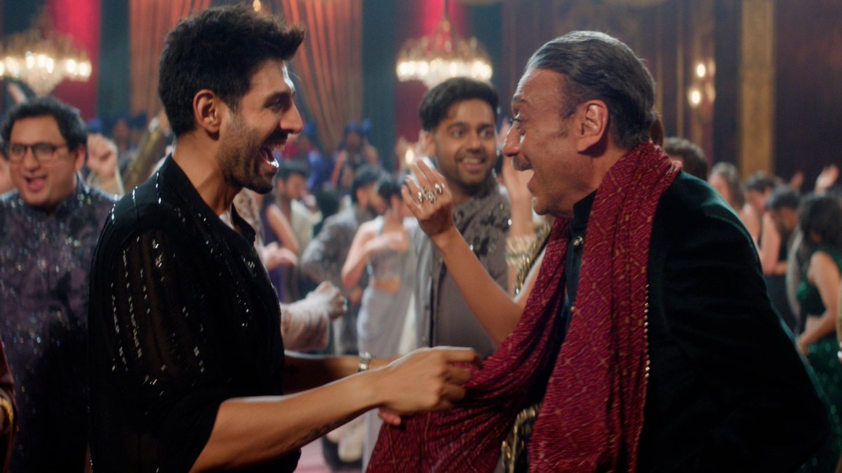 kartikeuphoria's tweet photo. 6. Power-Packed Supporting Cast ✨
On-screen presence of legends like #NeenaGupta &amp; #JackieShroff adds Warmth, Depth &amp; Effortlessly Elevating the narrative bringing Experience &amp; Emotional Weight to every scene💕

#KartikAaryan #AnanyaPanday #TuMeriMainTeraMainTeraTuMeri https://t.co/fWsIVOxonB