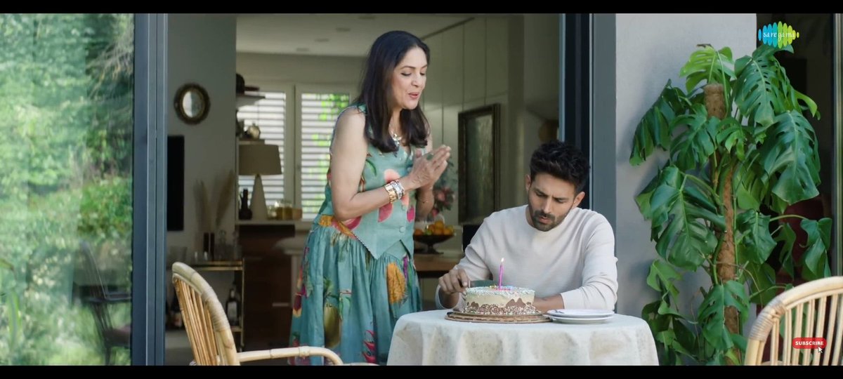 kartikeuphoria's tweet photo. 6. Power-Packed Supporting Cast ✨
On-screen presence of legends like #NeenaGupta &amp; #JackieShroff adds Warmth, Depth &amp; Effortlessly Elevating the narrative bringing Experience &amp; Emotional Weight to every scene💕

#KartikAaryan #AnanyaPanday #TuMeriMainTeraMainTeraTuMeri https://t.co/fWsIVOxonB
