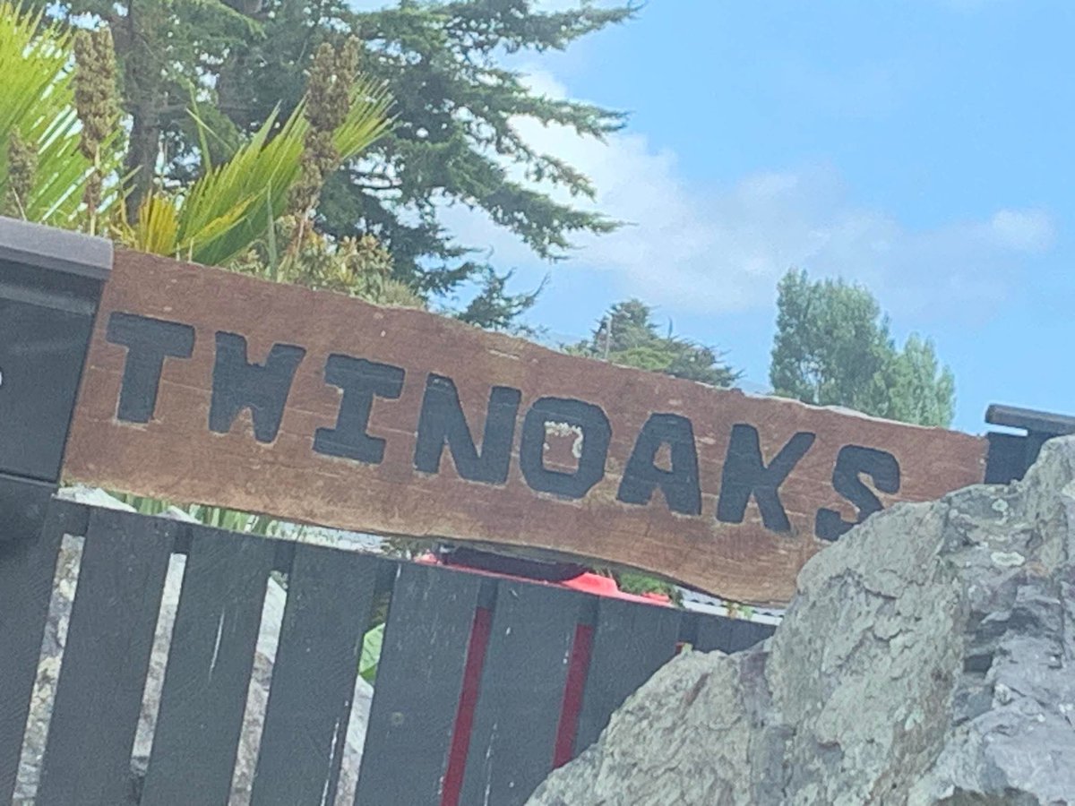 Drove past this little gem today on the way to Christmas lunch. Merry Christmas to my writing followers.