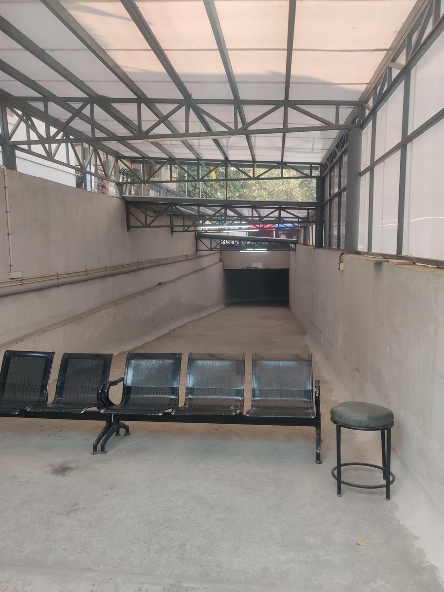 kapilnaik100's tweet photo. @DelhiPolice @CMODelhi @BJP4Delhi 
2nd Skillcraft Chess Tournament is being held in parking lot.
Location: Academic heights world school, Pitam Pura , Delhi 110034.
600 players playing in basement, without safety standards.
Are we waiting for disaster??
Request CMO to act. https://t.co/9j48l5esGu