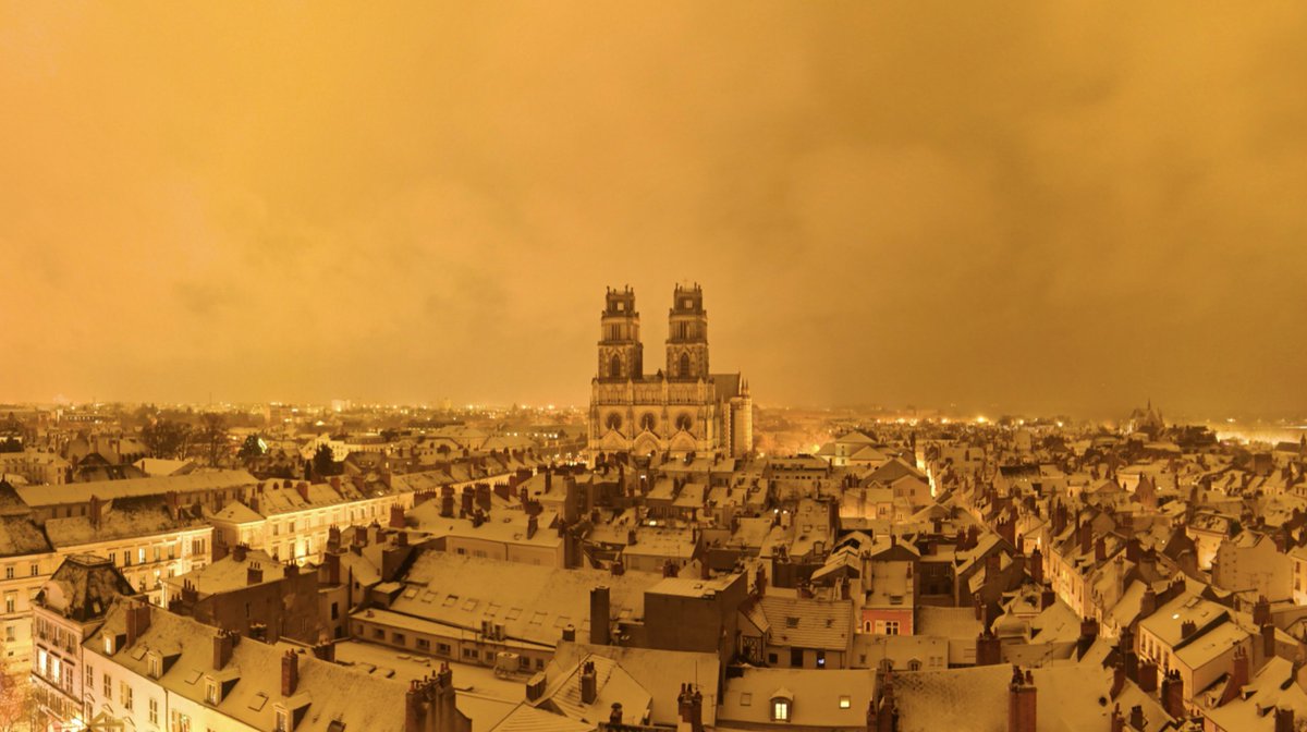 Meteovilles's tweet image. #Neige À #Orléans, les toits ont blanchit un peu avant minuit - @Skaping