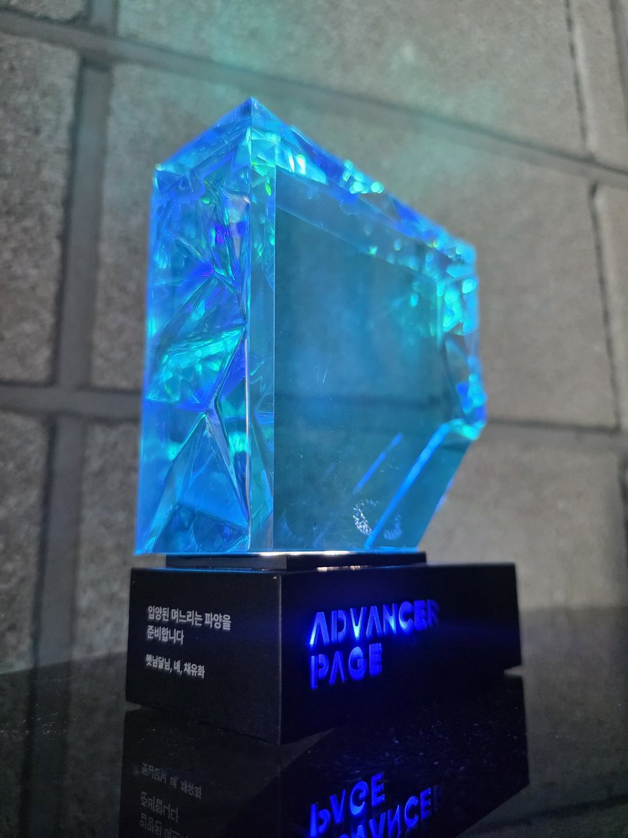 <입양된 며느리는 파양을 준비합니다> 웹툰이 카카오 페이지에서 어드벤서 트로피를 받게 되었어요.
항상 함께해주신 독자분들께 감사 인사드립니다.🥰