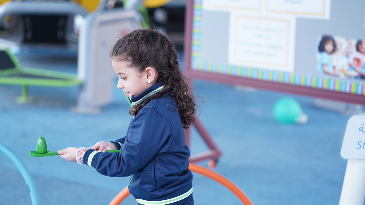 احتفل قسم رياض الأطفال محور كيف يعمل العالم ضمن محاور برنامج السنوات الأولية في البكالوريا الدولية، والذي يركز على مفهوم القوى والحركة.
تضمّن الاحتفال أنشطة تفاعلية بمشاركة الأمهات الكريمات ، في إطار تعزيز الشراكة مع الأهالي، حيث أظهر الأطفال مهاراتهم ومعرفتهم بما يتوافق مع