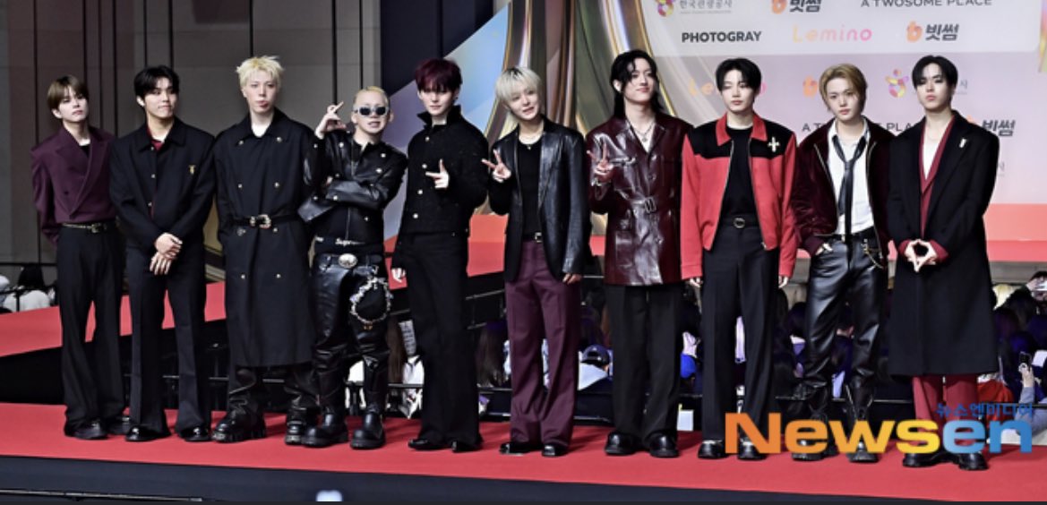 treasure at sbs gayo daejeon red carpet today 💙 #트레저