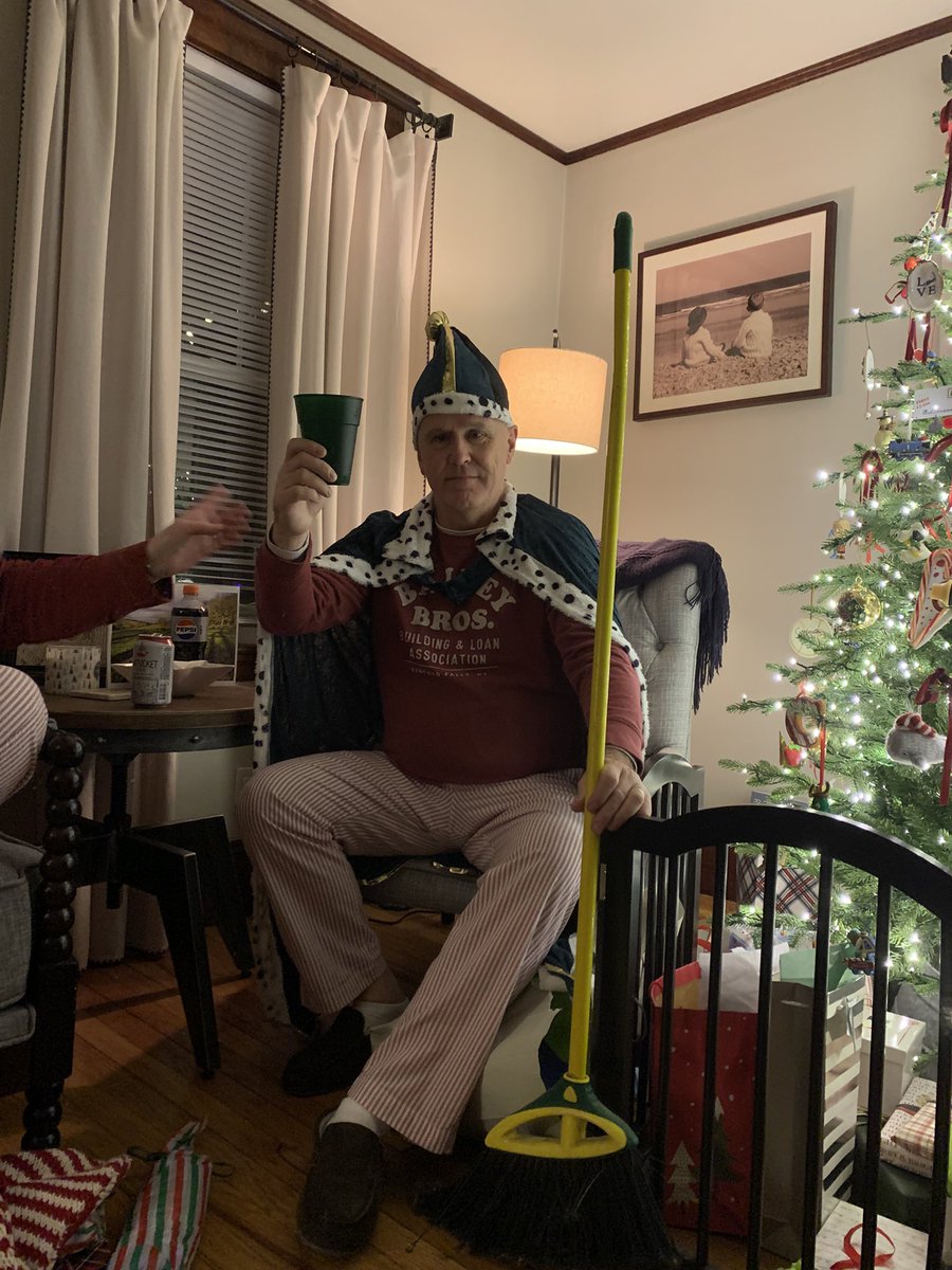 FitzyMoPena's tweet image. My dad got ownership of two (2) square feet of land in Ireland for Christmas lmfao