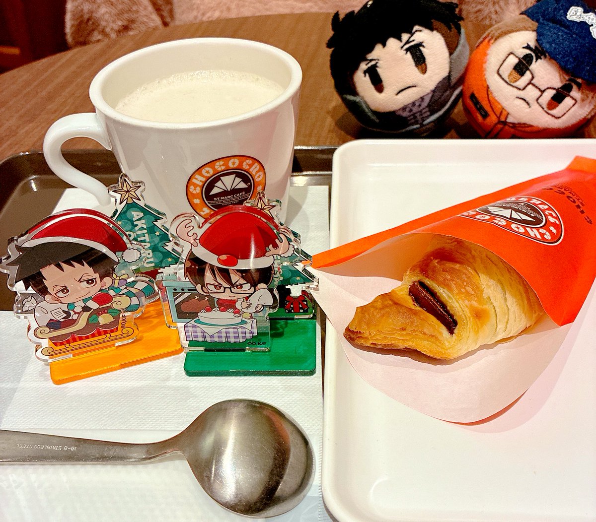 eriiprpr's tweet photo. 備縄Webオンリー(@obnwFes2)様の備縄クリスマスパーティーのビンゴ大会でいただいた景品で早速おいしいものキメてきました🥰
王道のチョコクロと期間限定クラムチャウダー美味しかった💕
みんなでわいわいできる楽しい企画をありがとうございました🎄✨✨
#備縄クリスマス https://t.co/ELDI0uNHdv