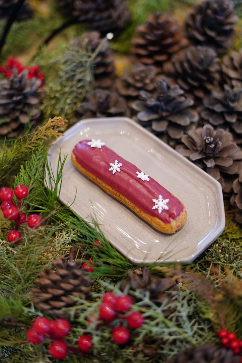 Noj_cafe's tweet photo. رد پای کریسمس امسال توی نوژ رسیده به سر میزهاتون🎄🎅🏻
از امروز سرو اختصاصی برای تیرامیسو، اکلر و دکواز پسته داریم.🙂‍↔️ https://t.co/H95zqW9ypT