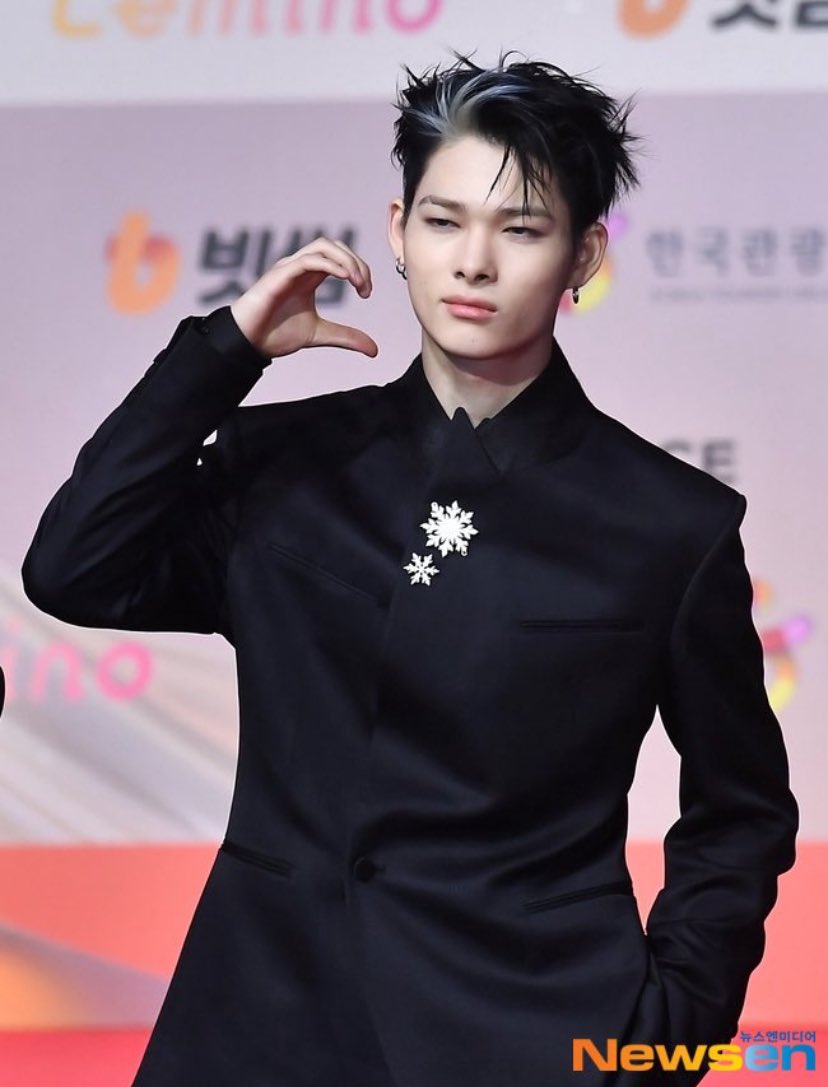 nikjlp's tweet image. face card never declines but this hair??