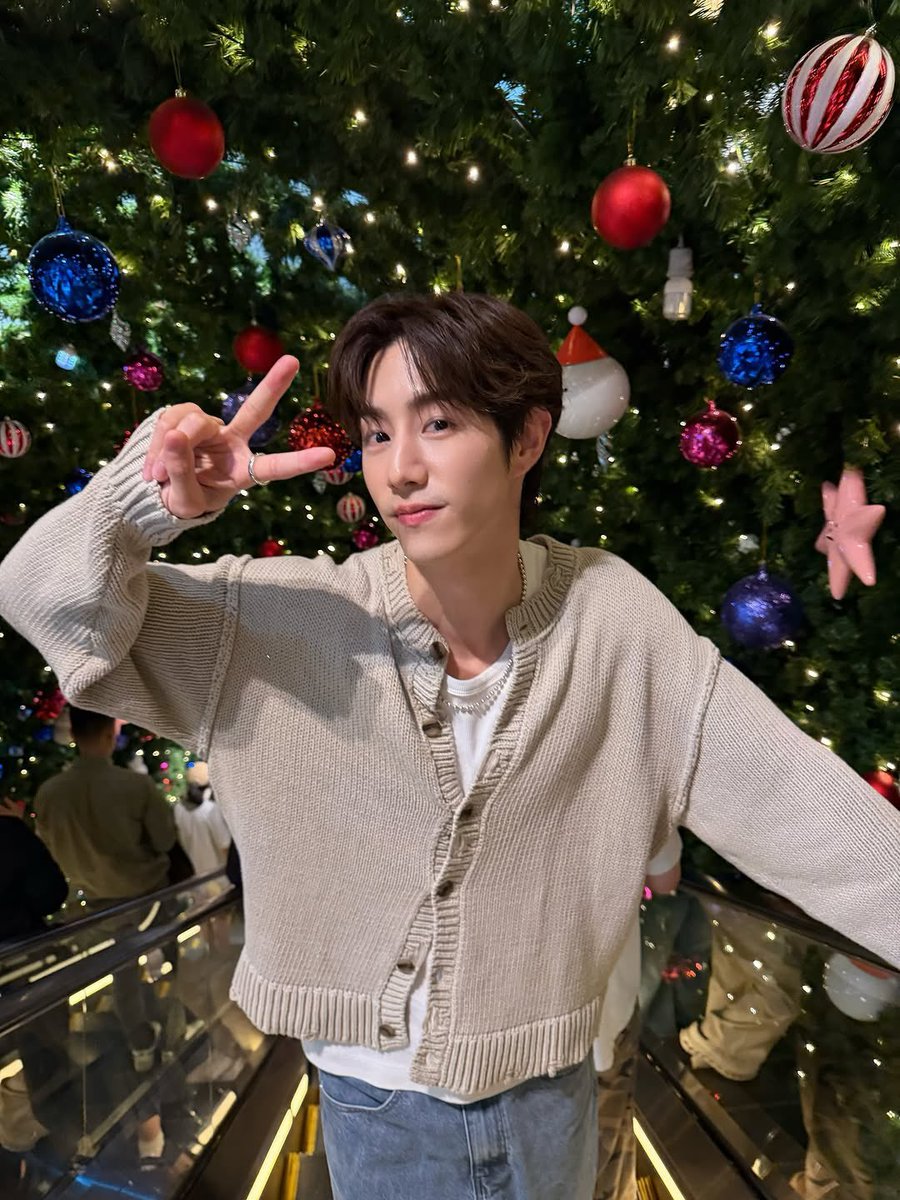 letstalkaboutKR's tweet image. มาร์คยังมาถ่ายรูปกับอุโมงค์ชิดลมเลยๆๆ
หล่อน่ารักมาก ที่นี่ก็คือสวยจริง 

📍อุโมงค์ทางเชื่อมเซ็นทรัลชิดลม ไป เซ็นทรัลเอ็มบาสซี่ ชั้น 2 ค่า ไปตามกันได้ๆ

#MarkTuan