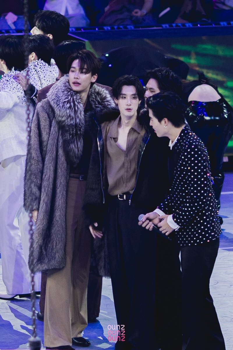 NESARCHIVEST's tweet image. disini sol sepatunya dew setinggi apa jir???😭😭