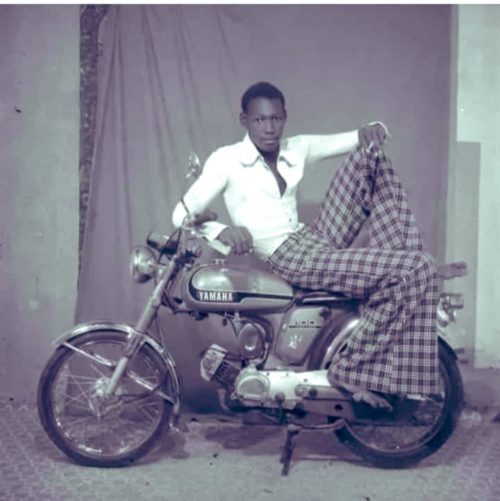 georgenjoroge_'s tweet image. This is My grandfather, Sospeter Alexander Kimakia on Christmas Day in 1961, at Ramogi Studio, flexing on his new Yamaha sporty rotary-valve 125cc bought after refusing to buy 5,000 acres of land in Juja, saying he cannot live with hyenas.