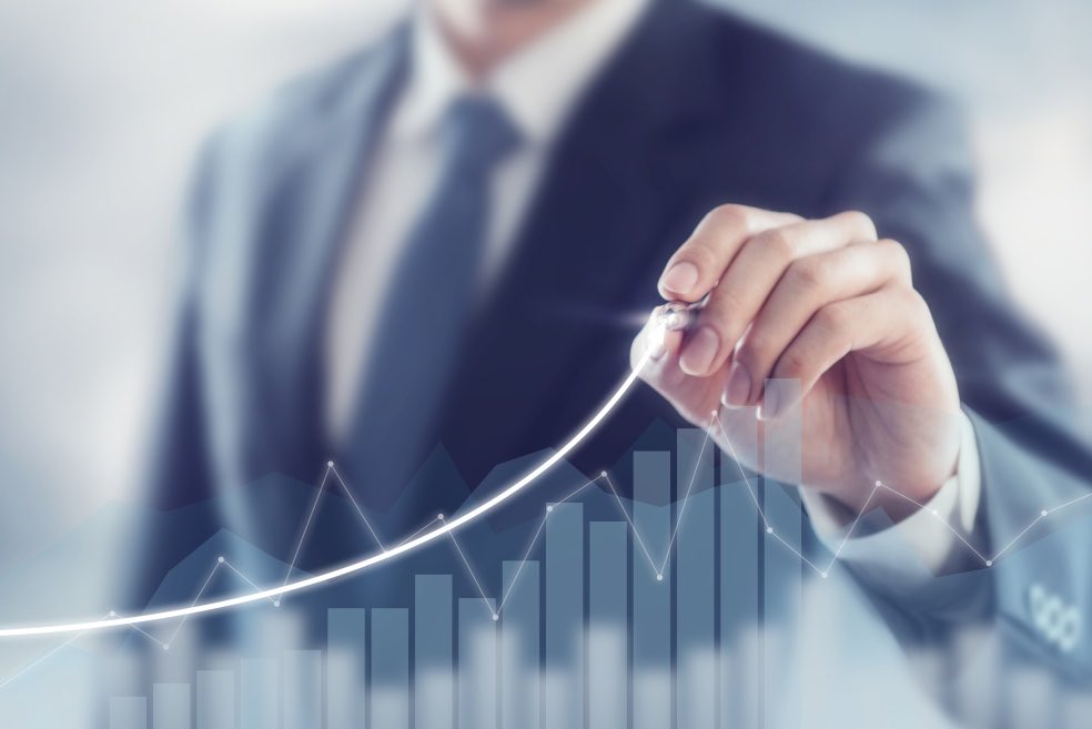 خطوات أساسية عند تكليفك ( كمدبر  جديد )
 
( 1 ) التعرف على بيئة العمل :
الاطلاع  على سياسات الادارة  ونظامها الداخلي.
معرفة الهيكل التنظيمي والمهام المرتبطة به .
التعرف على الموارد المتاحة والإمكانيات الحالية.

( 2 ) التعرف على فريق العمل :
مقابلة العاملين والاستماع إلى آرائهم