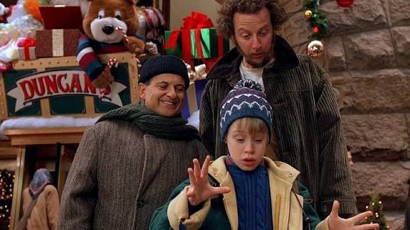 biigjay20's tweet image. HOME ALONE MOVIES USED TO BE OUR BEST CHRISTMAS MOVIE 🎬🎬

A THREAD 🍿🍿
