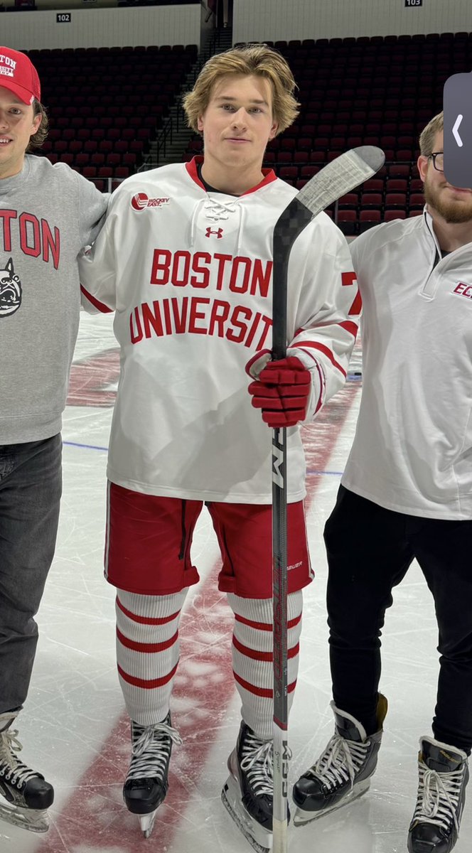 celebrini17's tweet image. Mack looks so blonde here it’s crazy