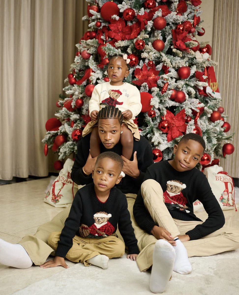 hirrie9's tweet photo. Welp… the rumors are officially confirmed 👀 Pokello Nare just posted all four of her kids — and yes, the rumors are TRUE. Say what you want, but the truth always finds its way out. ☕️✨

#explorepage
#Zimbabwe 
#pokello 
#queenofswagger 
#momlife 
#ChristmasEve https://t.co/WcuL48lI6Y