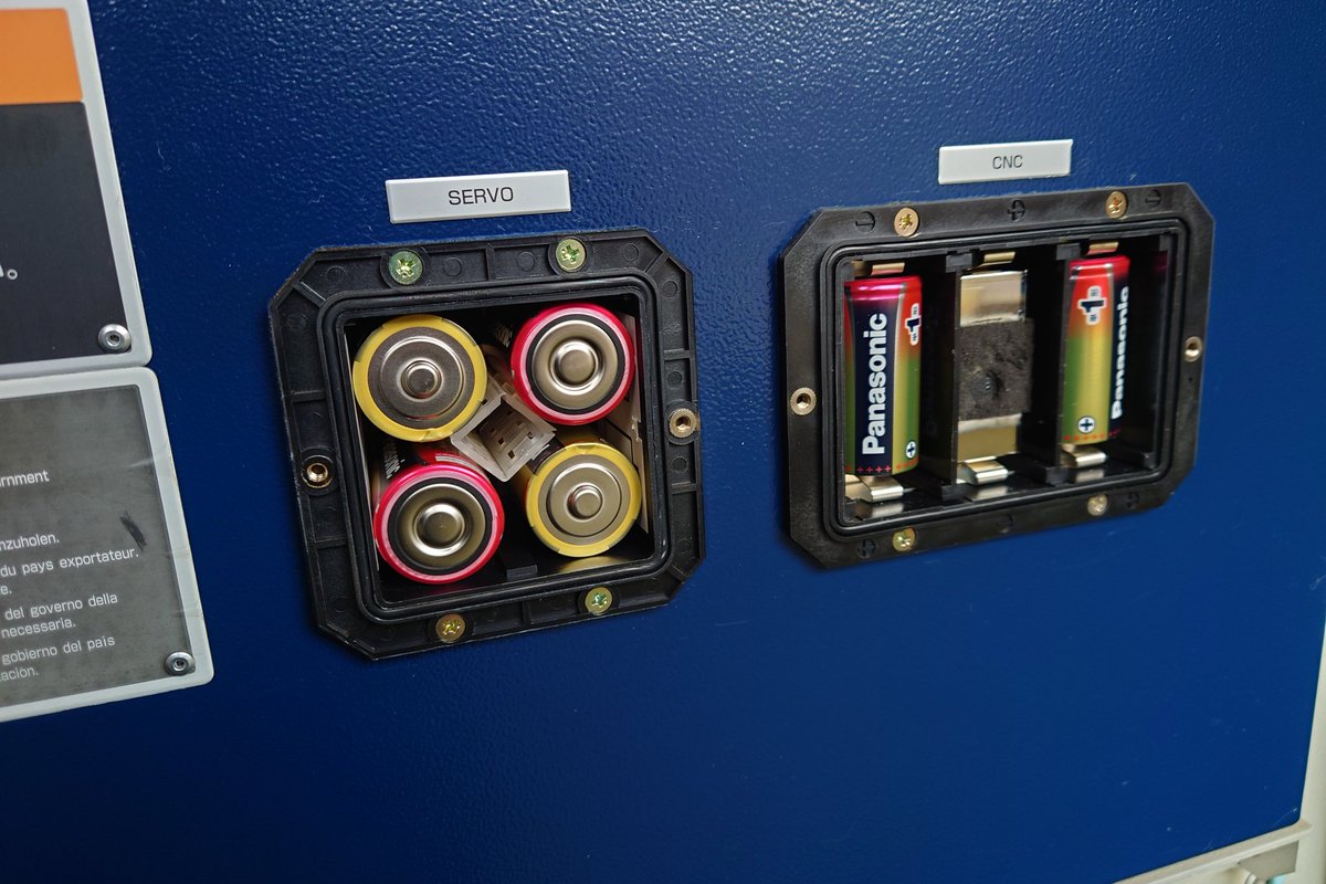 NC装置のバックアップ電池の交換は最終日よりも早くやろう✨
お知らせのアラームが出るのが休みに入ってからに年もあるから気が付いたら年明けで電池が切れてたなんて事を防ぐ為に🙋
失って気付くバックアップの大切さにならないように🙏