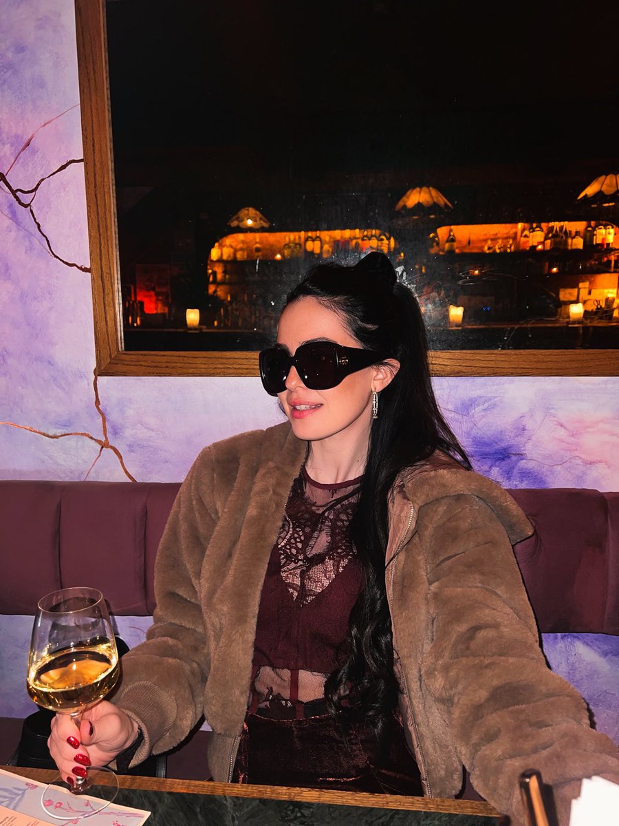 FinallyX's tweet image. shout out to my 4 reply guys