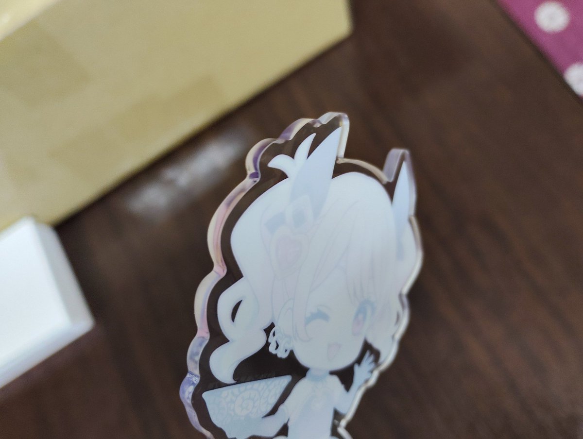 きっと」鳴見先生からアクスタに店主のサインOKのいいねだと思うので