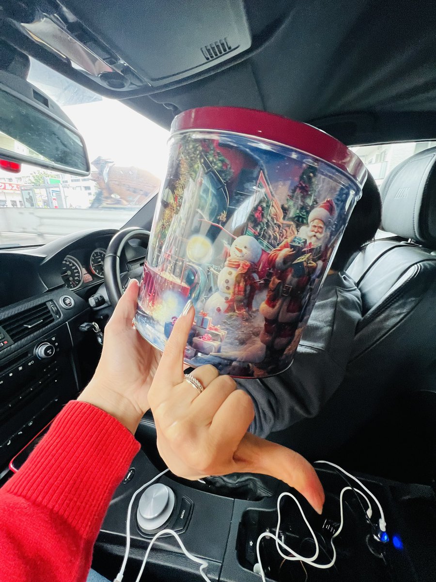 🎄❤️ Feliz Navidad a todos de mi parte y JAPANISTICA!❤️🎄
Desde Japón, mis mejores deseos para ustedes y sus familias 🇯🇵❤️
¡Que esta Navidad esté llena de amor, paz y nuevos comienzos! ✨ 

#japon #japanistic #NavidadEnJapon #japan #CompartiendoJaponContigo