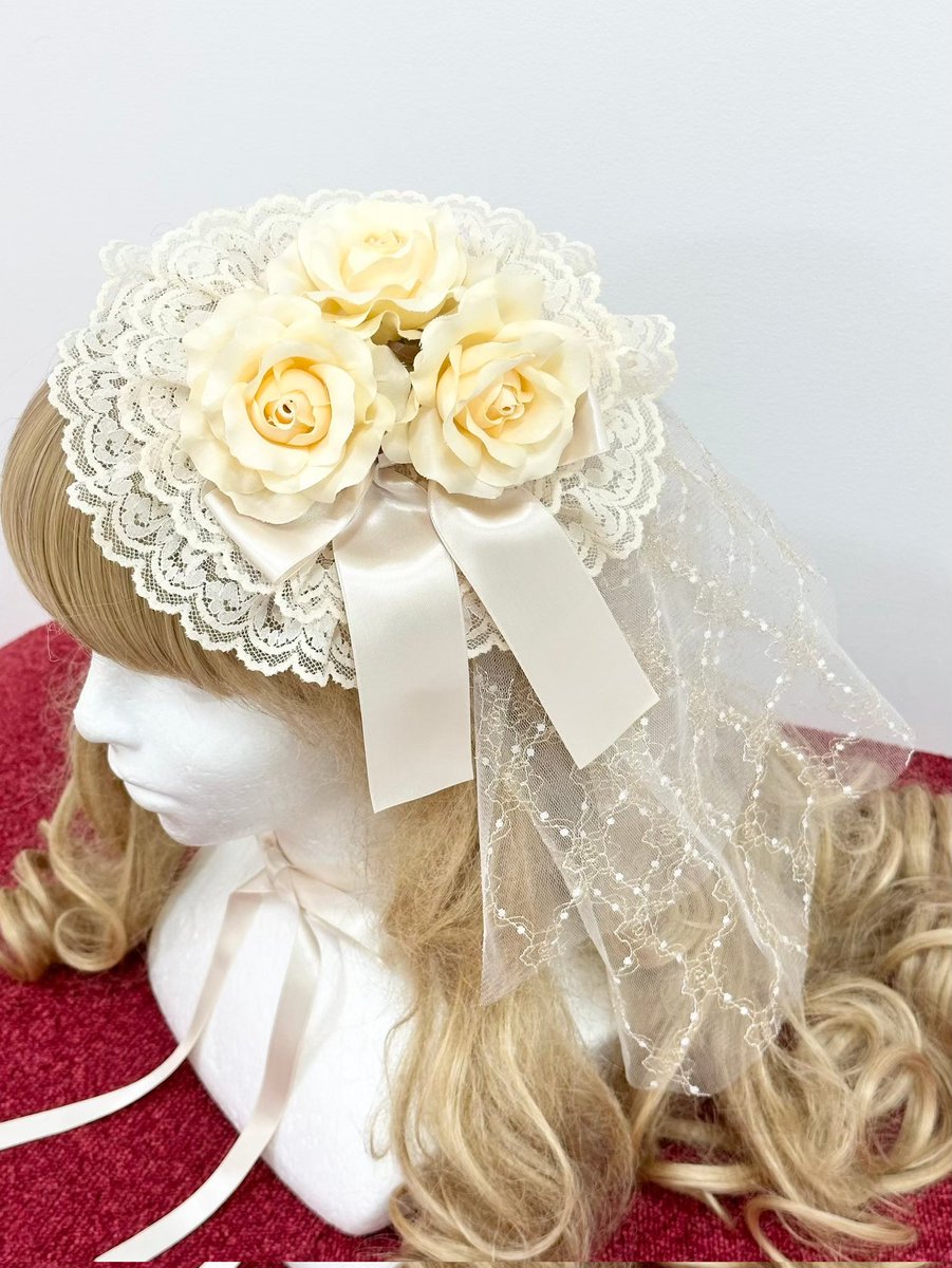 とたろ❣️アーティストベア♡アンティーク風　白いドレス、リボン、ブローチ付き 私はフクロウの方が合ってるな🦉