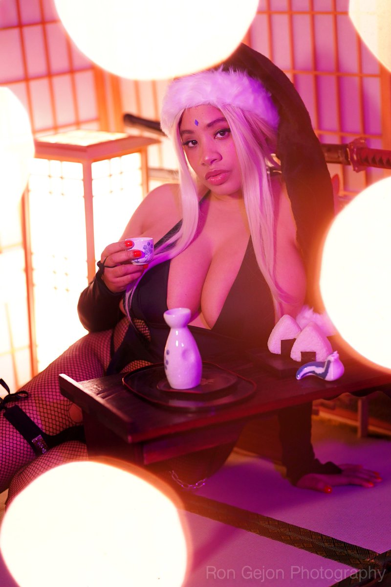 Happy Holidays from the Hidden Leaf village 
🎅🏾🫶🏾🎁🎄✨️☃️

📸 <a href="/RonGejon/">Spidey 📷🇵🇭 NYC Photographer 🦋</a>

Fit: <a href="/moeflavor/">MoeFlavor</a>

#tsunade #hokage #naruto