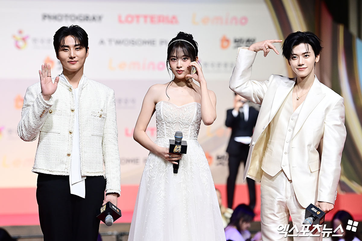 carpediemk1219d's tweet image. 251225 #영케이 가요대전 레드카펫