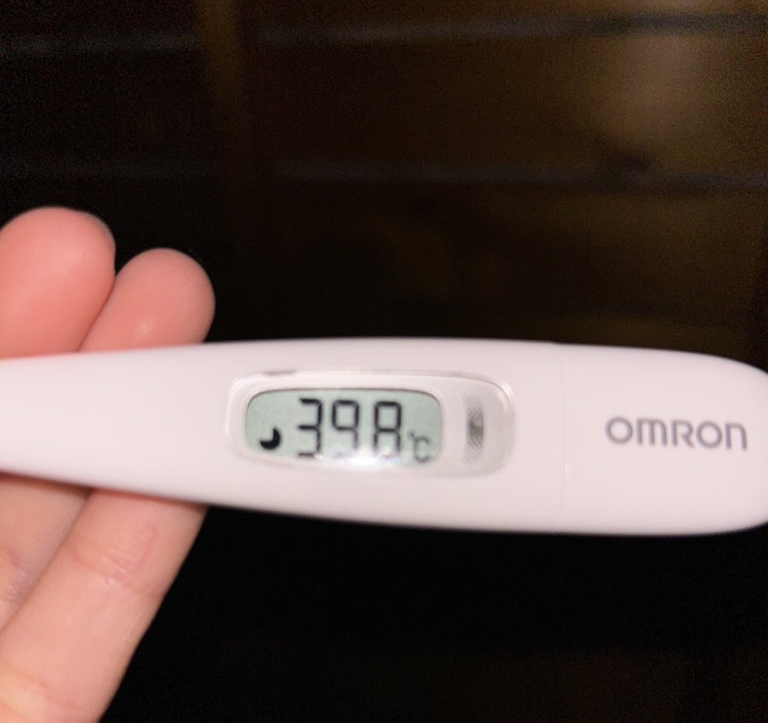 spring319's tweet image. 去年のクリスマス、娘はインフルエンザを発症して寝込んでいました。

そして今日、娘がインフルエンザを発症しました(笑)
病院の先生も笑っていたらしい🤣