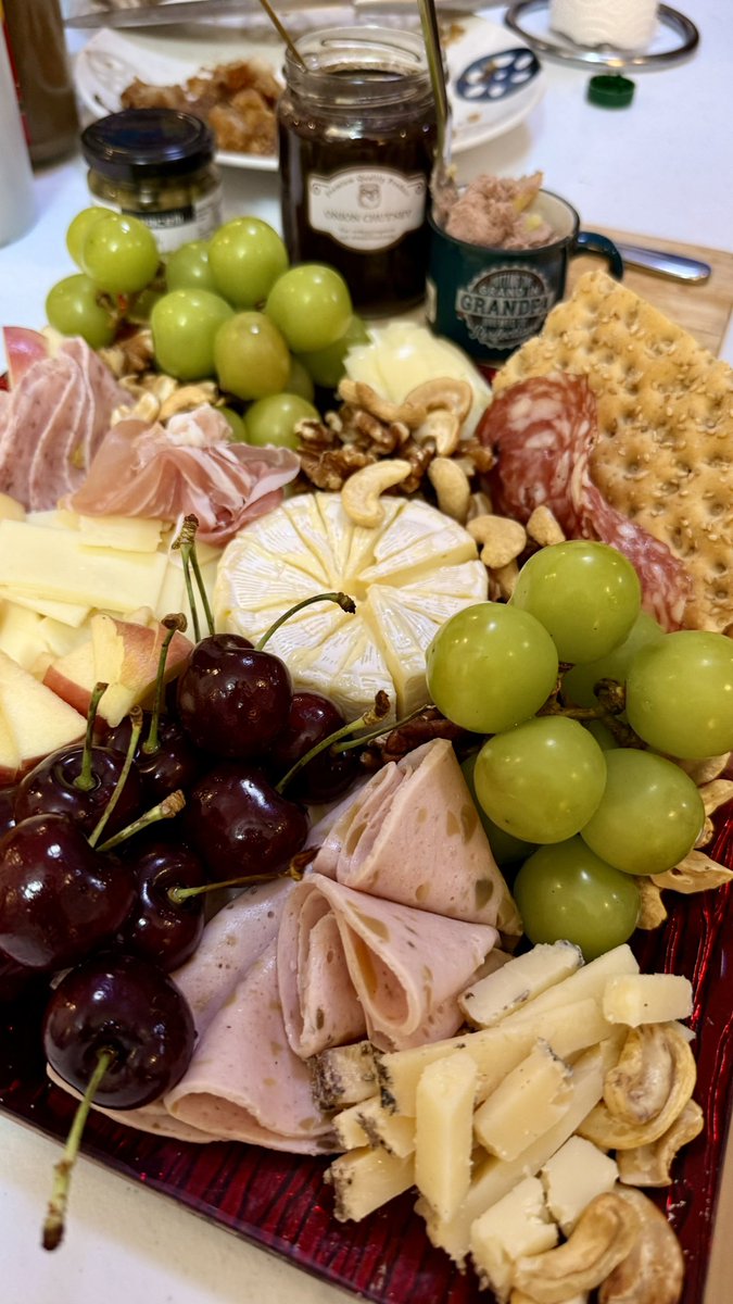 FearfulTedMNL's tweet photo. Merry Christmas! 🎁

Our collective effort to come up with a fancy (or not) charcuterie board this season. https://t.co/pTERxAzbc5