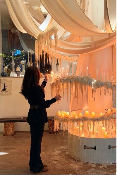 HainanToday's tweet image. 🎄Haikou's #Spinning #Christmas #Candle!
Tired of the same old Christmas photos? Head to Aroma Coast Bar in Haikou for something truly unique: hand-made spinning Christmas candle installation! It's not just for show—come make a wish when it's lit!
The Magic Moments:
🕯️ Christmas