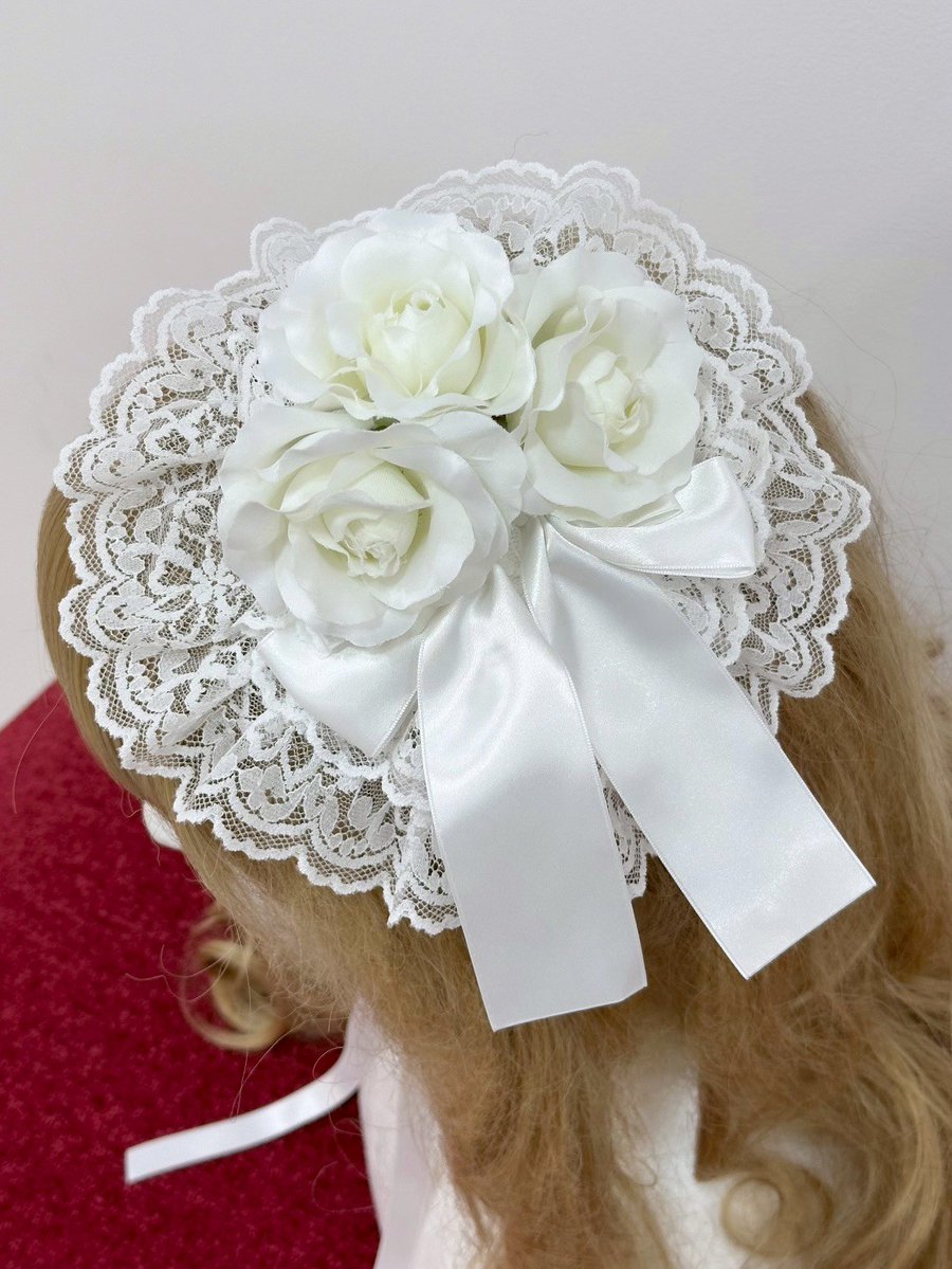 とたろ❣️アーティストベア♡アンティーク風　白いドレス、リボン、ブローチ付き 同じシリーズのヘアアクセサリーもございます🎀是非、併せてご検討